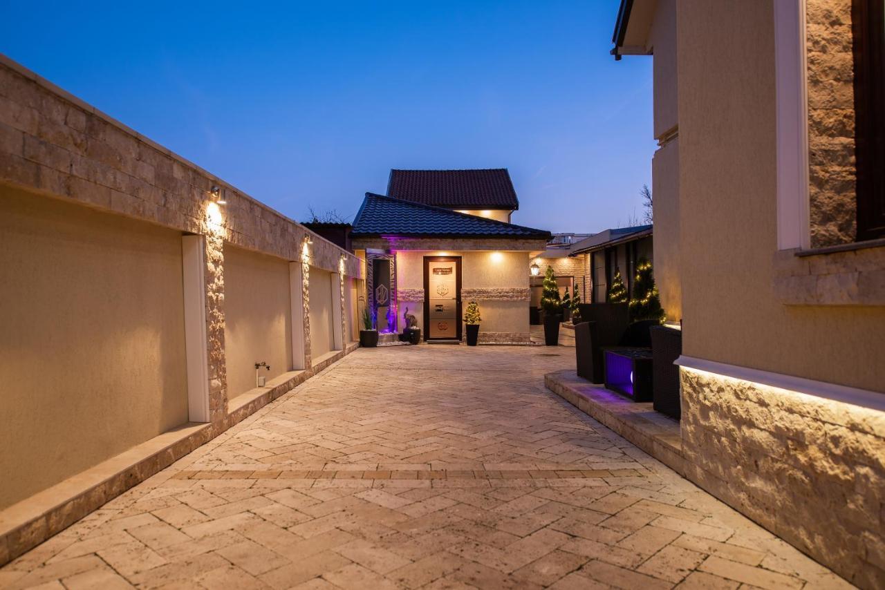 H & V Residence - Bungalow Apartment Arad Exterior foto