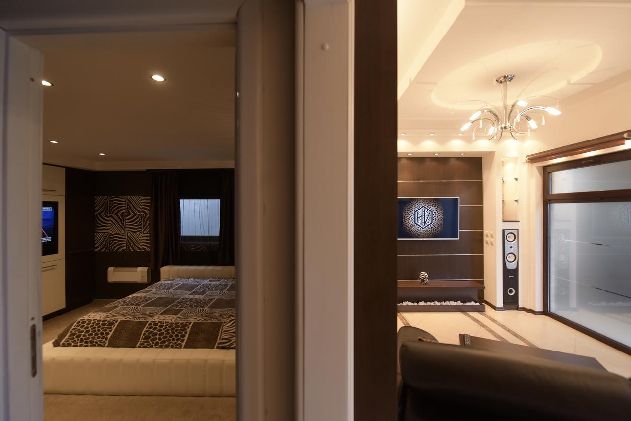 H & V Residence - Bungalow Apartment Arad Exterior foto