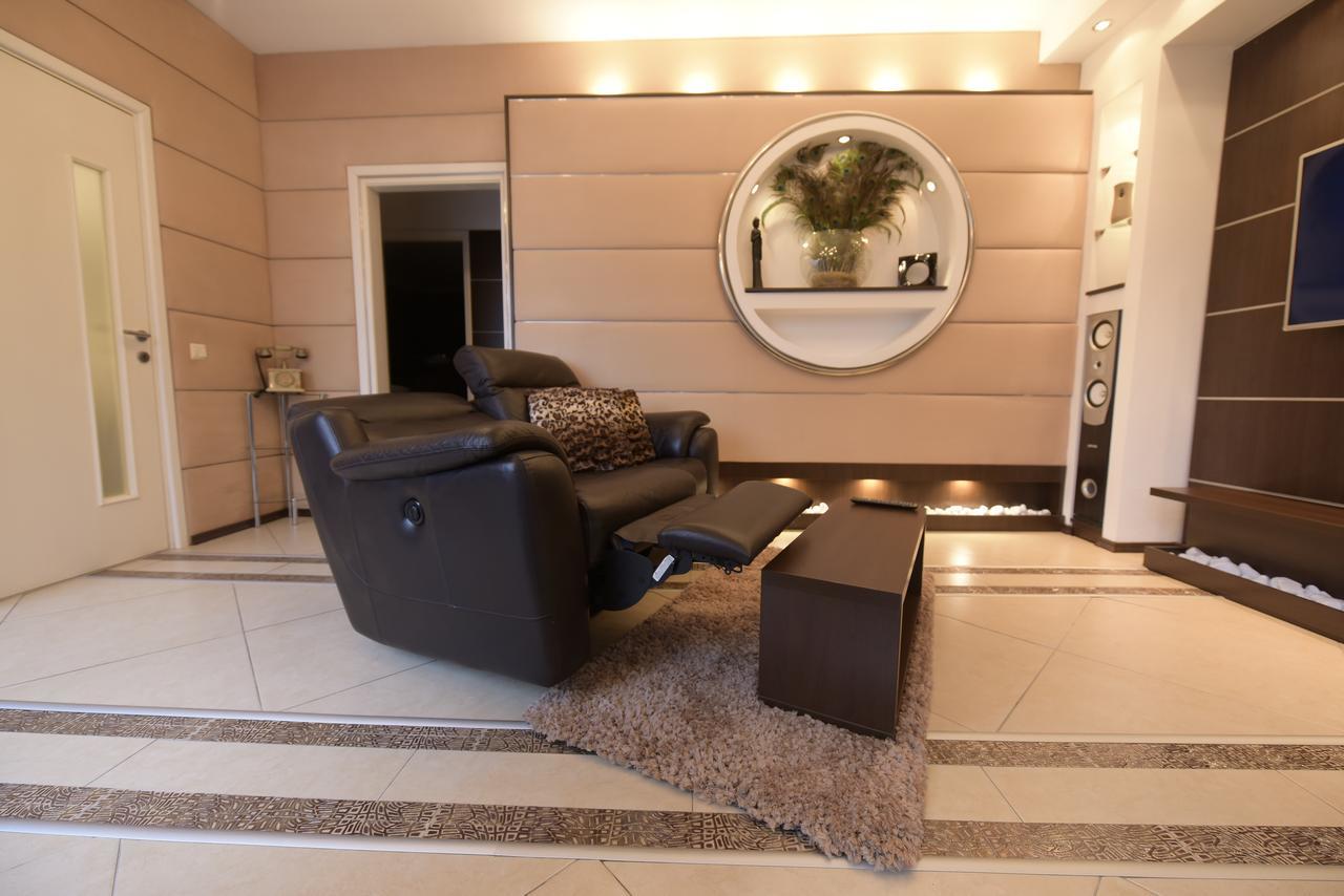 H & V Residence - Bungalow Apartment Arad Exterior foto